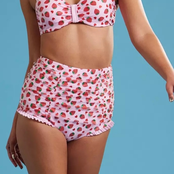 Strawberry Print High-Waisted Shorts - Picture 2 of 3